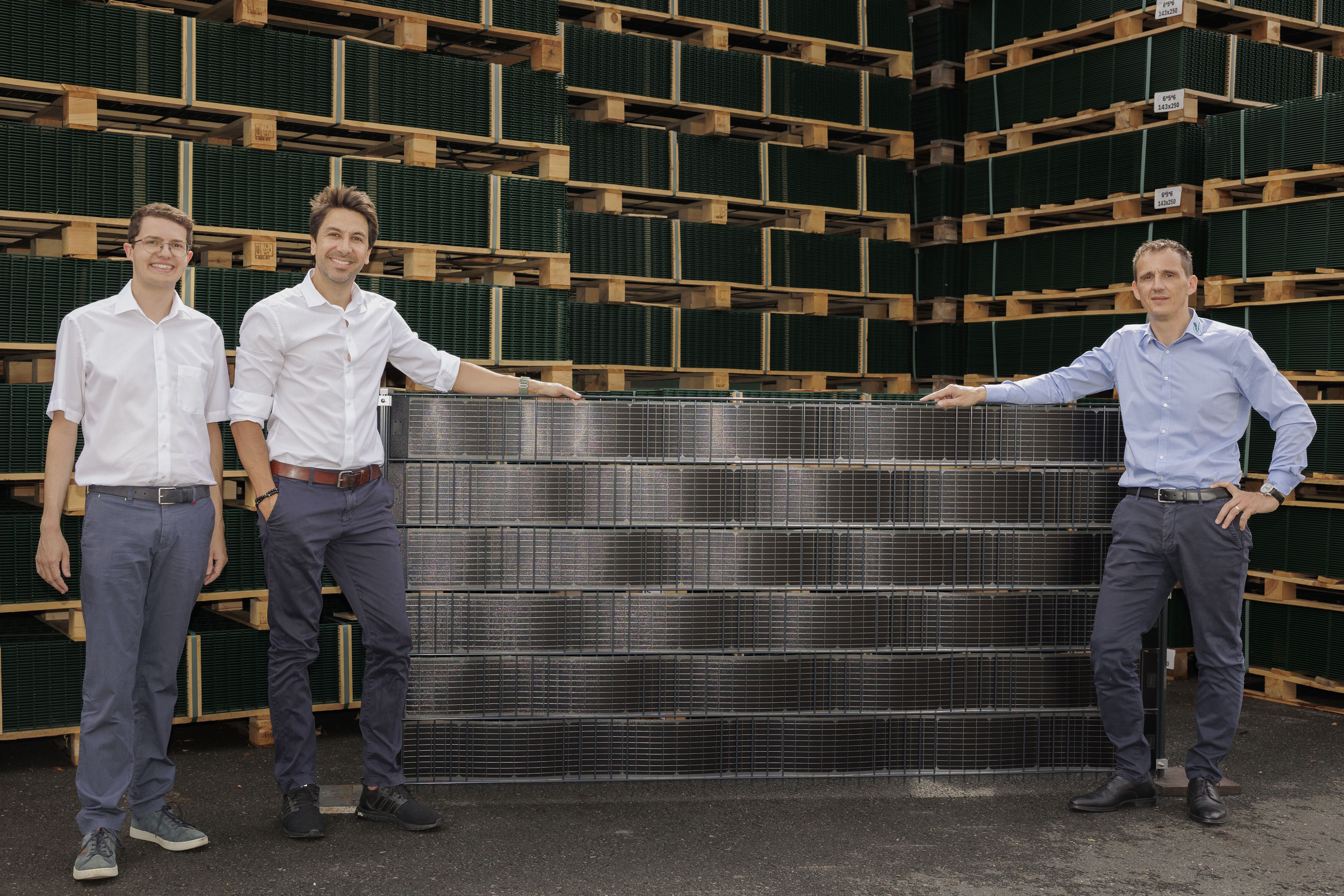 Neuer Photovoltaik-Sichtschutz als Sonnenstromquelle